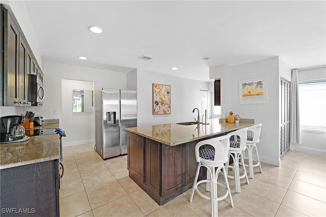 564 107th Ave N in Naples, FL - Foto de edificio