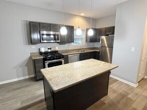 809 E Main St in East Dundee, IL - Building Photo - Building Photo