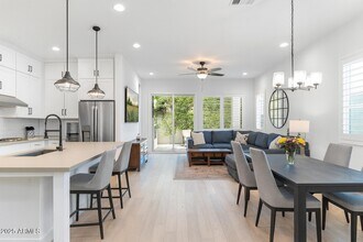 1332 E Sierra Vis Dr in Phoenix, AZ - Building Photo - Building Photo