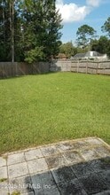 1911 Hunters Trace Cir in Middleburg, FL - Building Photo - Building Photo