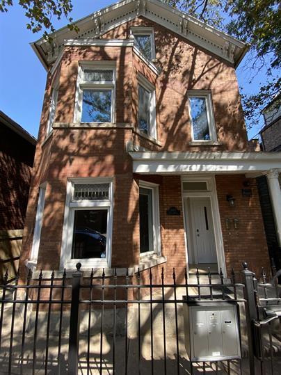 1460 W Huron St in Chicago, IL - Foto de edificio