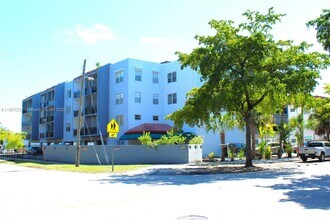 13685 NE 10th Ave in North Miami, FL - Foto de edificio - Building Photo