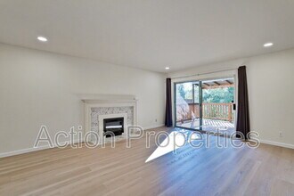 3322 Shasta Dr in San Mateo, CA - Building Photo - Building Photo