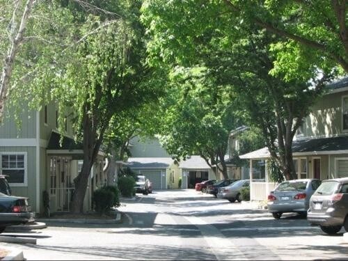 Woodshire Village Apartments in Chico, CA - Foto de edificio - Building Photo
