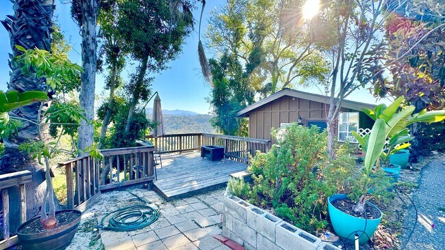 property at 2706 Vía Del Robles