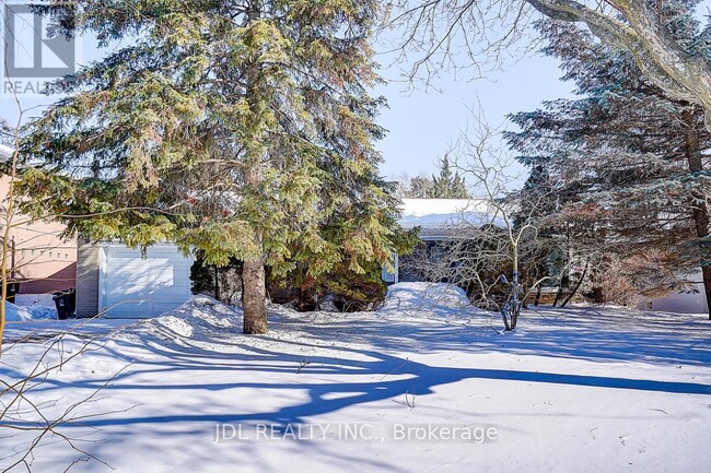 15 Crossburn Dr in Toronto, ON - Building Photo - Building Photo