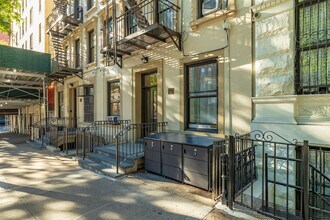 56 W 106th St in New York, NY - Building Photo - Building Photo