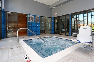 The Residences at Hamilton Lakes in Itasca, IL - Foto de edificio - Building Photo
