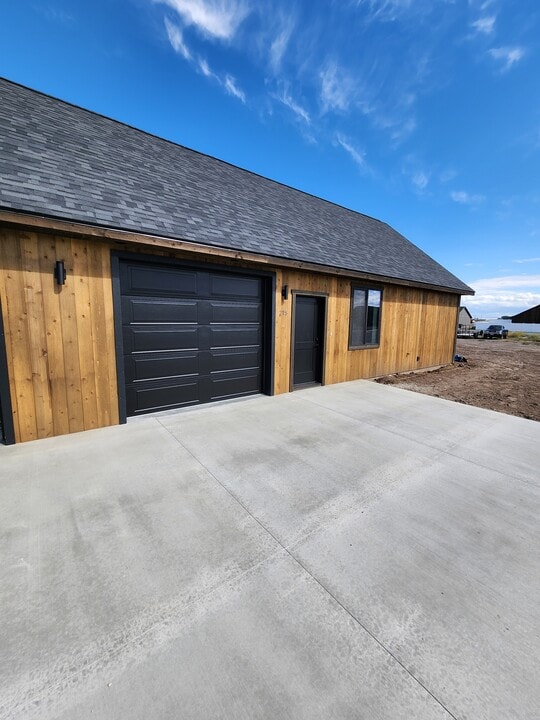 215 E 5th S in Sugar City, ID - Foto de edificio