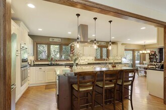 11400 Burr Oak Ln in Burr Ridge, IL - Building Photo - Building Photo