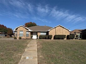 5047 Hollow Ridge Rd in Dallas, TX - Building Photo