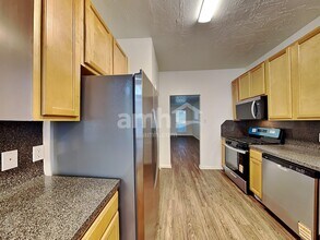 3931 Oak Plank Rd in Fresno, TX - Foto de edificio - Building Photo