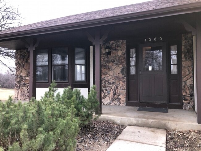 4080 N Parkside Dr in Hoffman Estates, IL - Building Photo - Building Photo