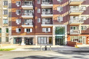 64-63 Austin St in Queens, NY - Building Photo