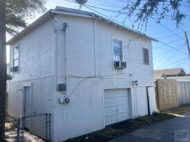4908 Ave Q 1/2 in Galveston, TX - Building Photo