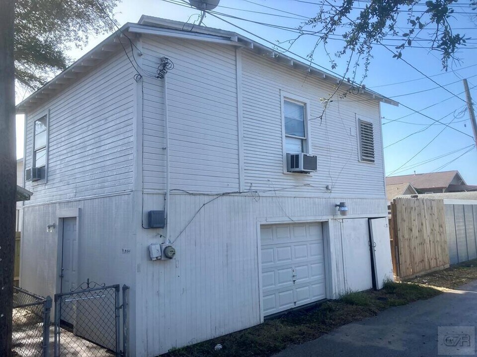 4908 Ave Q 1/2 in Galveston, TX - Building Photo