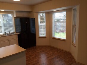 806 Mountain Aire Ct NW in Yelm, WA - Foto de edificio - Building Photo