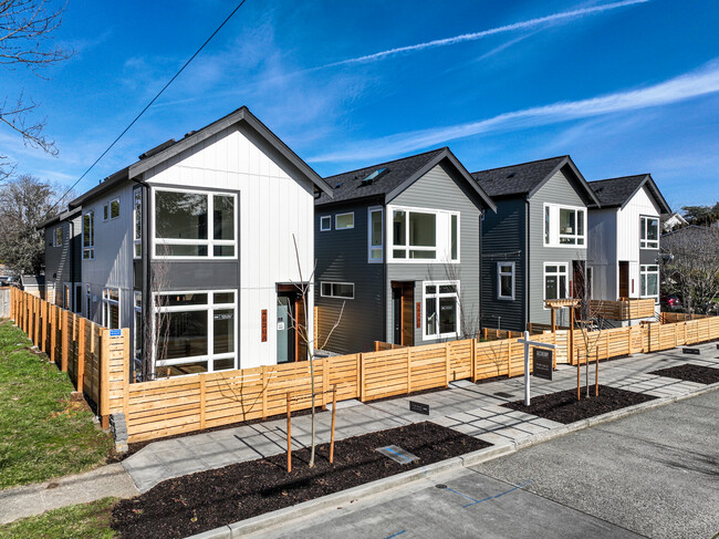 Orchard Street Cottages in Seattle, WA - Building Photo - Building Photo