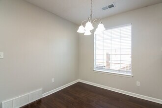 10049 Mill Hill Ave in Cordova, TN - Foto de edificio - Building Photo