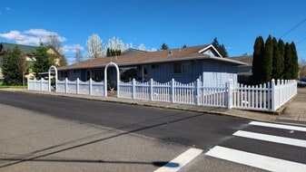 310 21st St in Washougal, WA - Building Photo