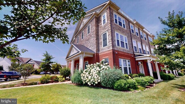 42594 Wildly Terrace in Ashburn, VA - Foto de edificio - Building Photo