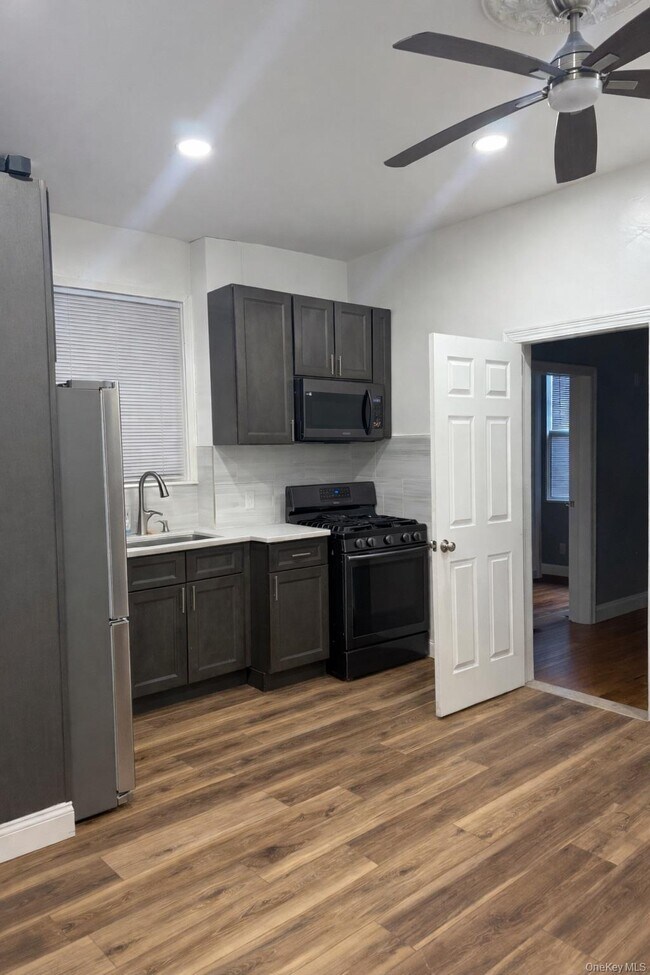 2162 Pitkin Ave in Brooklyn, NY - Building Photo - Building Photo