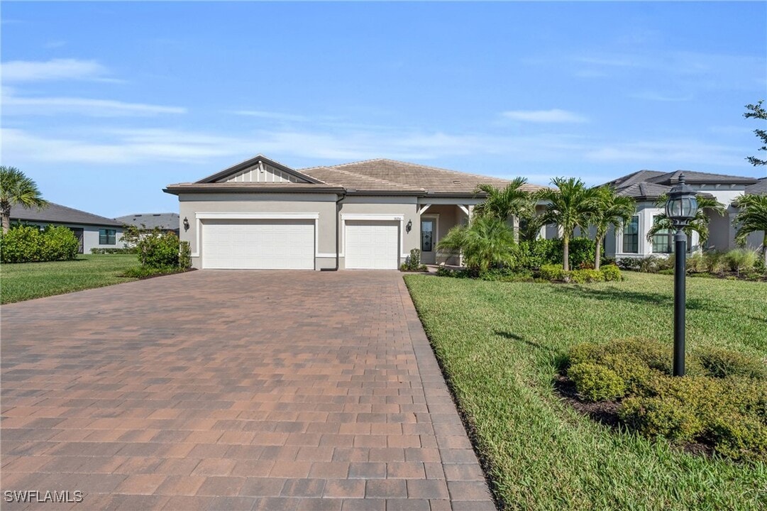 18214 Killington Ct in Estero, FL - Building Photo