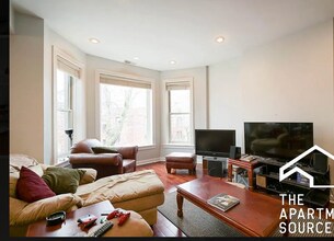 665 W Cornelia Ave, Unit 3 in Chicago, IL - Foto de edificio - Building Photo