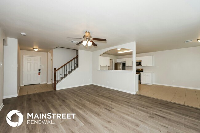 111 Watering Hole in Newark, TX - Foto de edificio - Building Photo