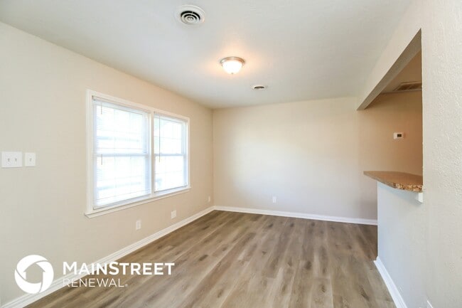 1105 Locust Dr in Midwest City, OK - Building Photo - Building Photo
