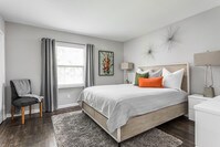 Master Bedroom - Recently Renovated - Jamestown Apts - Jamestown at St. Matthews Apartamentos in Louisville, Kentucky
