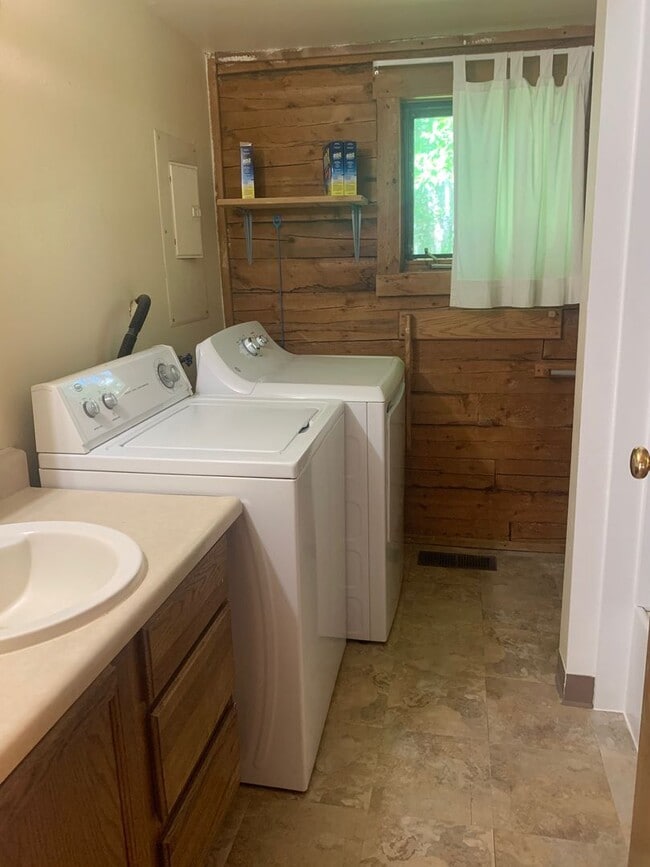 1142 Ryan Ct in North Pole, AK - Building Photo - Building Photo