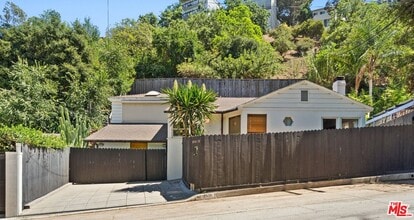 8410 Kirkwood Dr in Los Angeles, CA - Building Photo - Building Photo