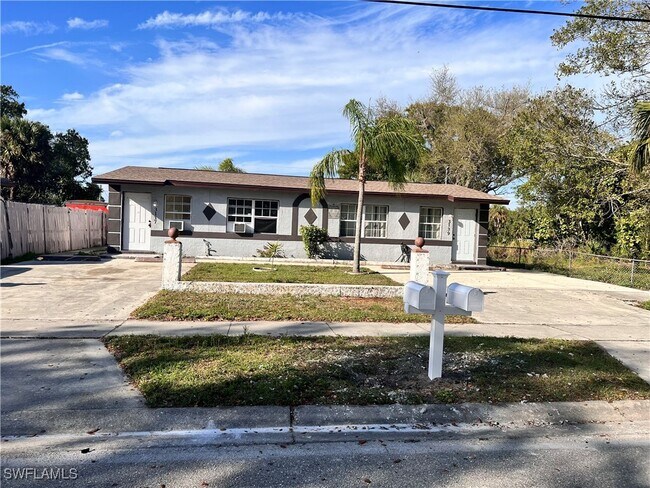 3137-3139 Lincoln Blvd in Ft. Myers, FL - Building Photo - Building Photo
