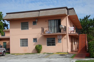 59 W 26th St in Hialeah, FL - Foto de edificio - Building Photo