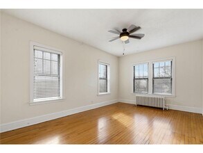 220 E 19th St in Minneapolis, MN - Building Photo - Building Photo