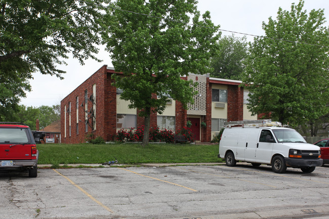 Building B - Ridgeway Apartments in Olathe, KS - Building Photo - Building Photo