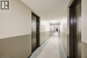 82 Elgin St S in Cambridge, ON - Building Photo - Building Photo