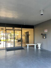 4800 Bayview Dr in Fort Lauderdale, FL - Building Photo - Building Photo