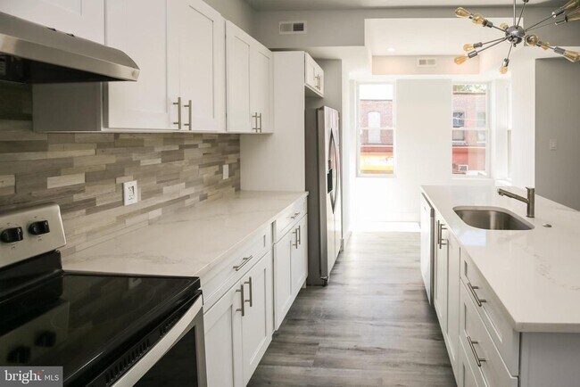 537 N 35th St in Philadelphia, PA - Building Photo - Building Photo