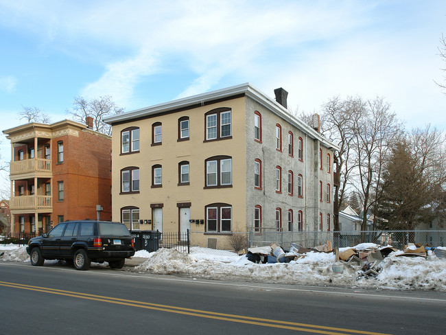 228 Maple Ave in Hartford, CT - Foto de edificio - Building Photo