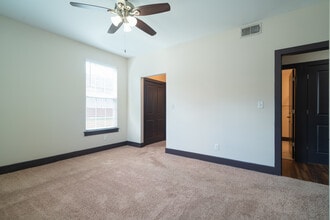 Westport Woods in Louisville, KY - Building Photo - Interior Photo