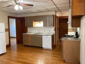 24 Saint Anthony St, Unit 1 in Chicopee, MA - Foto de edificio - Building Photo