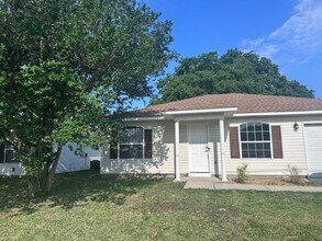 36 Stowe Rd in Mary Esther, FL - Building Photo - Building Photo