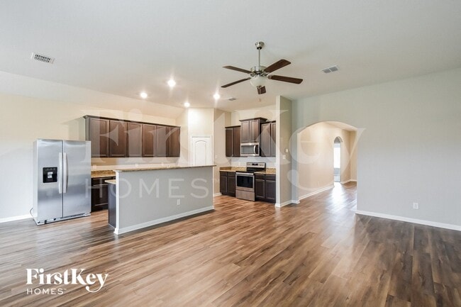 11811 Wolf Cyn in San Antonio, TX - Foto de edificio - Building Photo