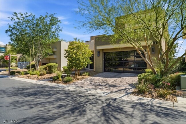 property at 2 Garden Rain Dr