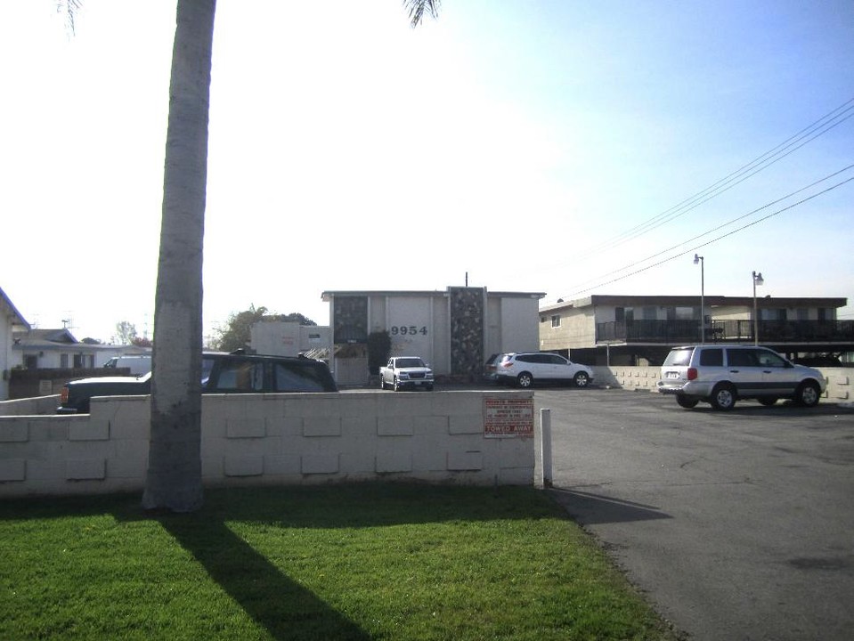 9954 Ramona St in Bellflower, CA - Building Photo