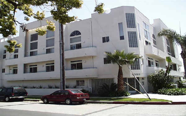 4820-4822 Coldwater Canyon Ave in Sherman Oaks, CA - Foto de edificio - Building Photo