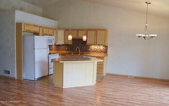 5775 Sapphire Loop in Anchorage, AK - Building Photo - Building Photo