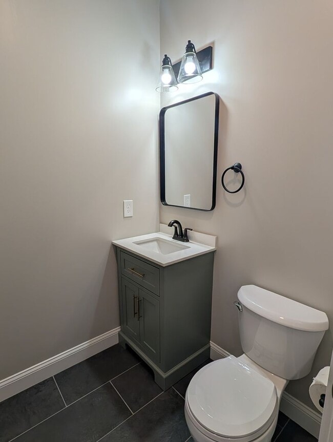 398 Sutton St in Uxbridge, MA - Foto de edificio - Building Photo